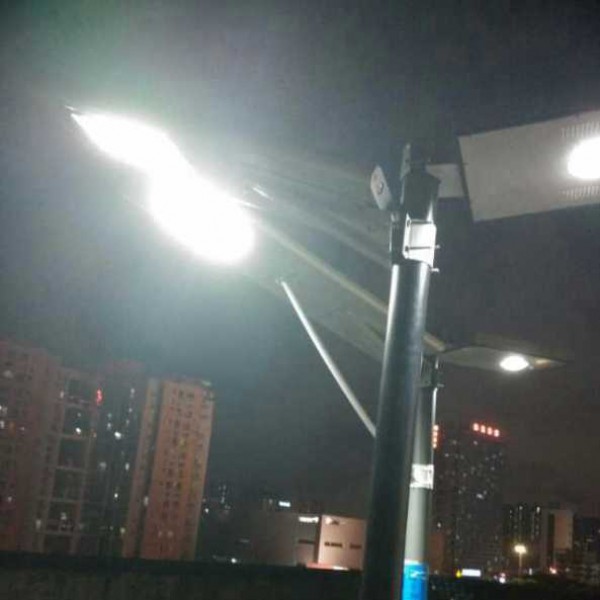 太陽(yáng)能(néng)锂電(dian)池路燈